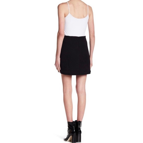 NWT Kendall & Kylie Black Mini Skirt A-Line Ribbed High Waist Minimalist Medium - Picture 2 of 8
